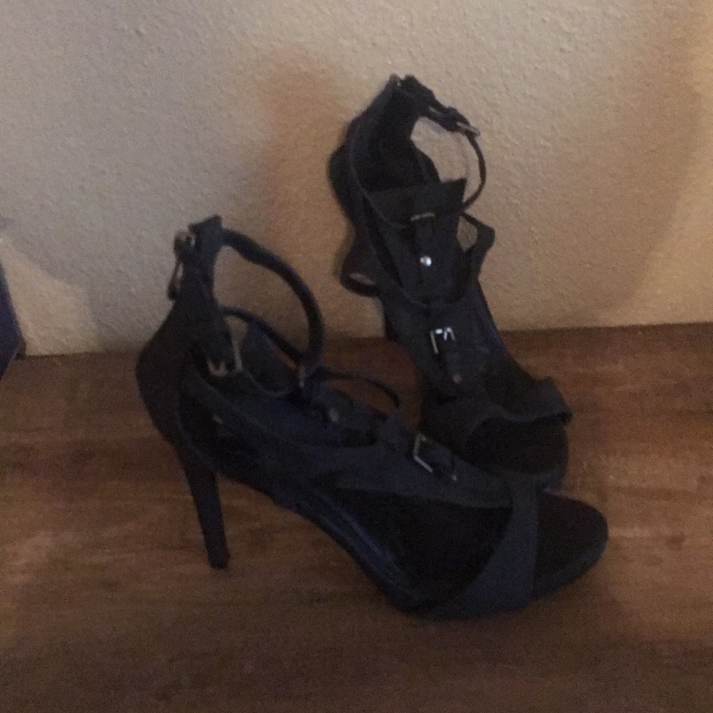 Heels - Picture 3 of 3